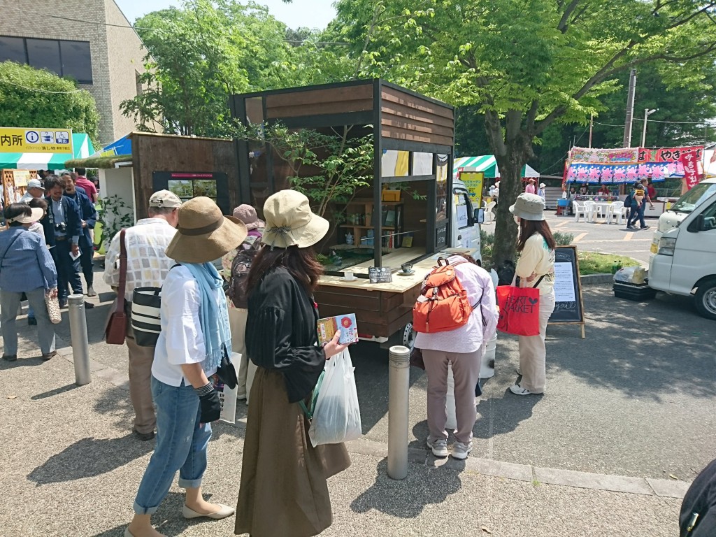 カフェスタイルの軽トラガーデン